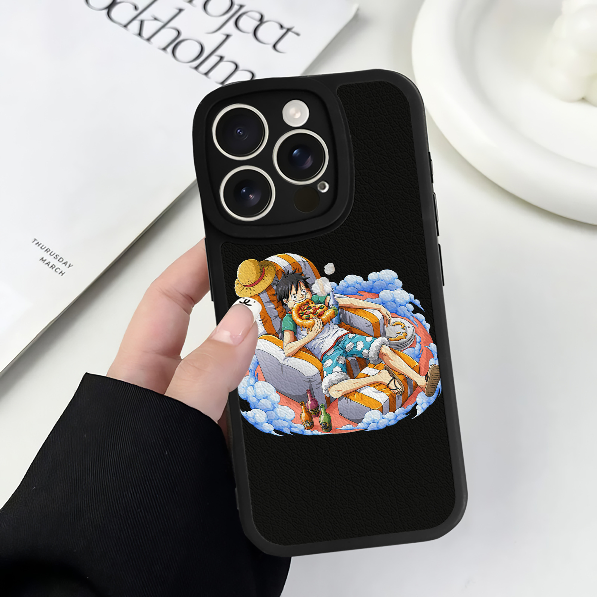 （画像用） ワンピース モンキー・D・ルフィ ONE PIECE Monkey D. Luffy 【iPhone 16シリーズ対応】シリコンスマホケース（レザー調） 材質：シリコン